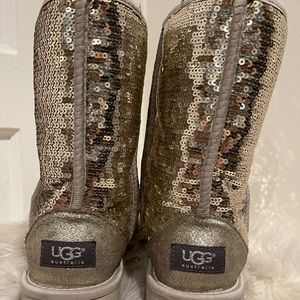UGG Classic Sparkle Short Boot (Silver/Gold)